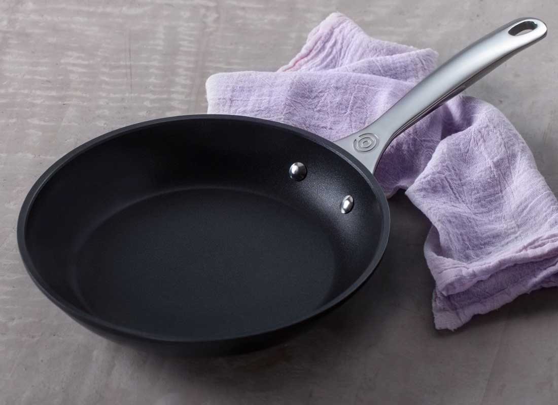 Le Creuset Toughened Nonstick Pro 9.5 Inch Fry Pan - Winestuff